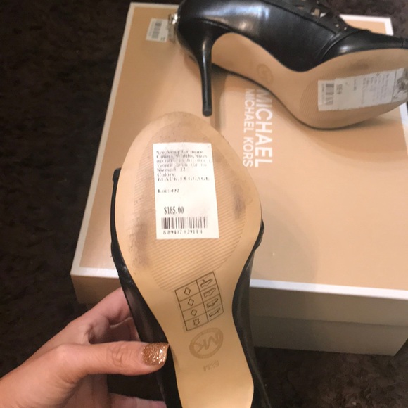 Black Micheal Kors booties - Picture 4 of 4